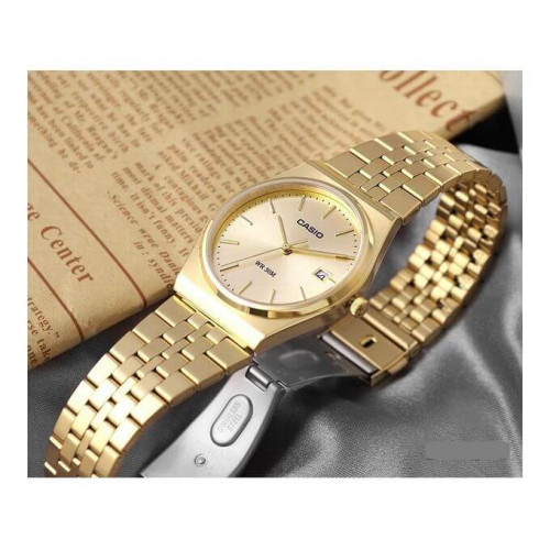 Casio – Montre classique au style rétro doré avec dateur et étanche pour hommes – Tout en acier inoxydable – MTP-B145G-9AV Casio – Montre classique au style rétro doré avec dateur et étanche pour hommes – Tout en acier inoxydable – MTP-B145G-9AV
