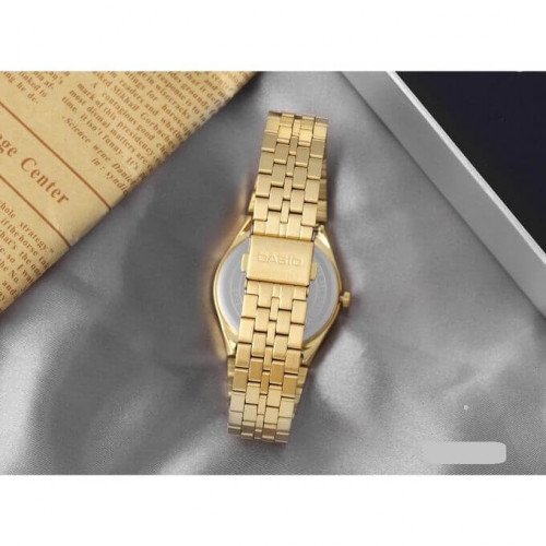Casio – Montre classique au style rétro doré avec dateur et étanche pour hommes – Tout en acier inoxydable – MTP-B145G-9AV Casio – Montre classique au style rétro doré avec dateur et étanche pour hommes – Tout en acier inoxydable – MTP-B145G-9AV
