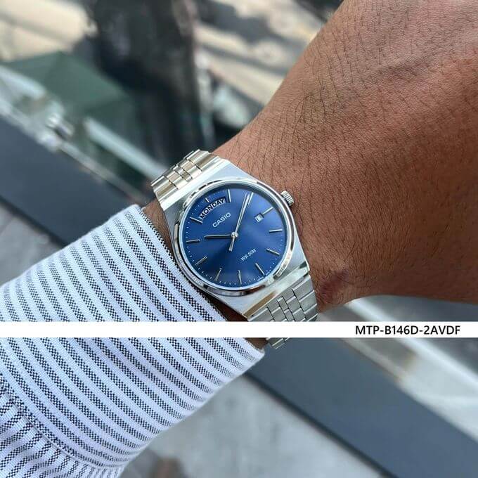 Casio – Style classique en fond bleu et bracelet en acier inoxydable argenté avec dateur pour hommes – MTP-B146D-2AV