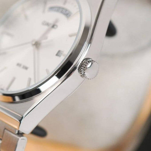 Casio – Style des années 80 – Classique pour hommes – Dateur jours/mois – Tout en acier inoxydable – MTP-B146D-7AV Casio – Style des années 80 – Classique pour hommes – Dateur jours/mois – Tout en acier inoxydable – MTP-B146D-7AV