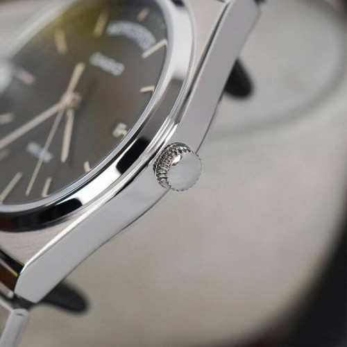 Casio – Montre classique pour hommes en acier inoxydable et avec dateur jours/mois – Étanche 50 m – MTP-B146D-1AV Casio – Montre classique pour hommes en acier inoxydable et avec dateur jours/mois – Étanche 50 m – MTP-B146D-1AV