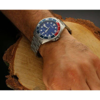 Lorus – Montre Homme modèle SPORT Argentée et Bleue – Étanche 100 m – RH941GX9