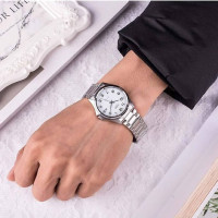 Casio – Montre pour hommes – Argentée cadran blanc avec dateur – Étanche – MTP-1183A-7B