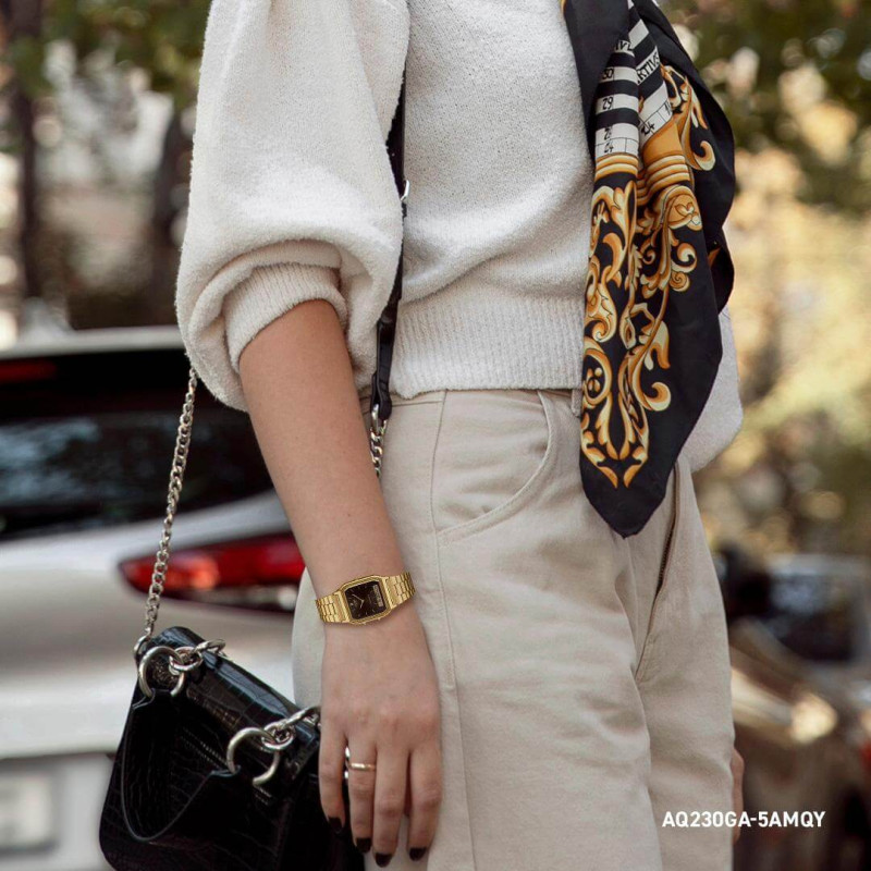 Casio – Vintage au style classique dorée et fond marron – Double montres avec bracelet en acier inoxydable – AQ-230GA-5AMQY