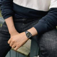 Casio – Double montres en cadran noir – Étanche jusqu’à 50 m – Bracelet en résine noir – AW-48HE-1AV