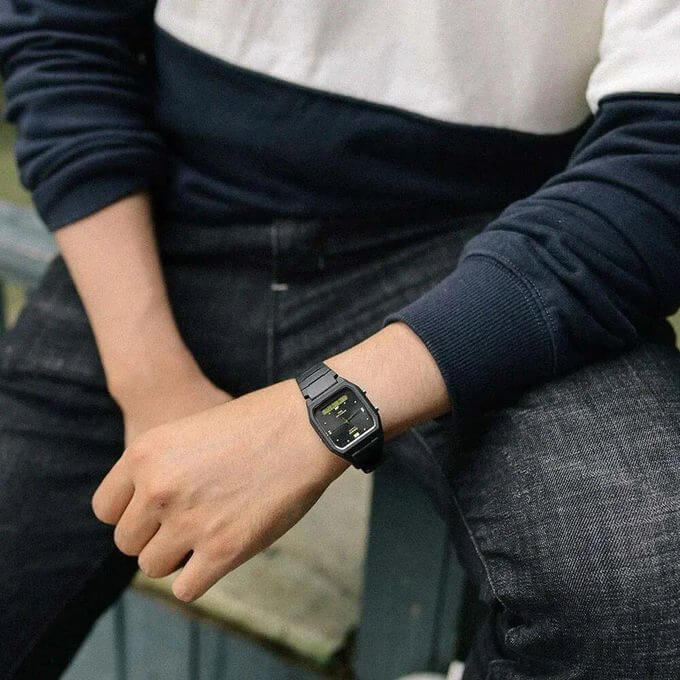 Casio – Double montres en cadran noir – Étanche jusqu’à 50 m – Bracelet en résine noir – AW-48HE-1AV