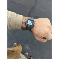 Casio – Vintage Collection en couleur Gris – Modèle carré – Bracelet en résine gris foncé – LF-20W-2A2DF