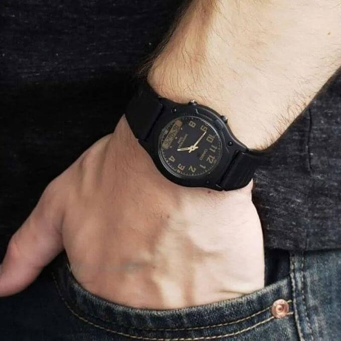 Casio – Double montres numérique/analogique – Étanche jusqu’à 50 m – Bracelet en résine – AW-49H-1BV