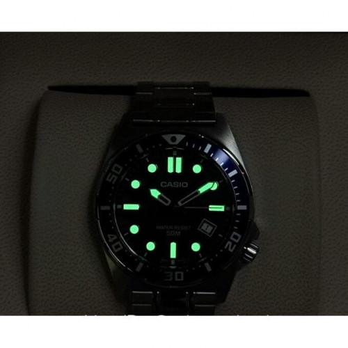 Casio – Montre analogique pour hommes – Fond noir – Étanche 50 m – Tout en acier inoxydable – MTD-135D-1AV Casio – Montre analogique pour hommes – Fond noir – Étanche 50 m – Tout en acier inoxydable – MTD-135D-1AV