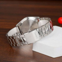 Casio – Montre classique au fond noir et index chiffres arabes blancs pour hommes – Bracelet en acier inoxydable argenté – MTP-V001D-1B