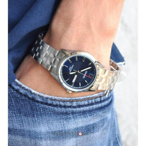 Casio – Au fond bleu texturé avec dateur sur 3h et tout en acier inoxydable pour hommes – MTP-1335D-2AVDF Casio – Au fond bleu texturé avec dateur sur 3h et tout en acier inoxydable pour hommes – MTP-1335D-2AVDF