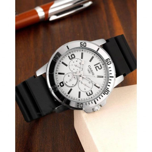 Casio – Montre en bracelet résine noir – Argentée cadran blanc – Étanche – MTP-VD300-7B Casio – Montre en bracelet résine noir – Argentée cadran blanc – Étanche – MTP-VD300-7B