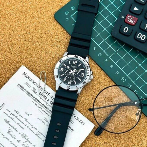 Casio – Montre en bracelet résine noir – Étanche – Argentée cadran noir – MTP-VD300-1B Casio – Montre en bracelet résine noir – Étanche – Argentée cadran noir – MTP-VD300-1B
