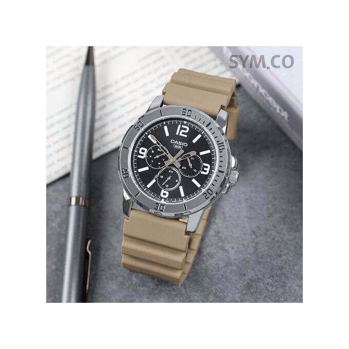 Casio – Montre en bracelet résine beige – Étanche – Argentée cadran noir – MTP-VD300-5B