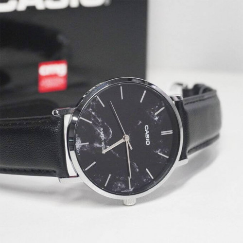 Casio – Montre classique pour hommes – Dotée d’un cadran sophistiqué, inspiré du marbre Noir – MTP-VT01LM-1A Casio – Montre classique pour hommes – Dotée d’un cadran sophistiqué, inspiré du marbre Noir – MTP-VT01LM-1A