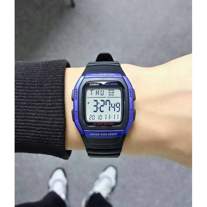 Casio – Boîtier bleu – Autonomie de la pile : 10 ans – 5 Alarmes – Digitale – W-96H-2AV