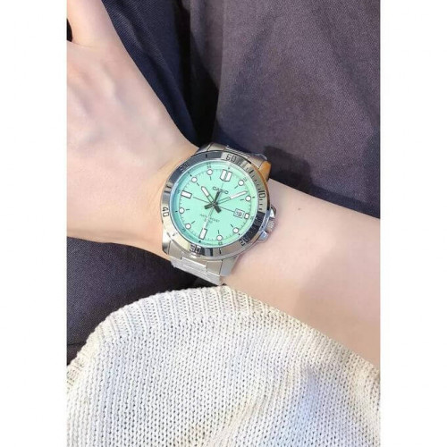 Casio – Montre fond vert-turquoise pour hommes – avec dateur – étanche 50 m – MTP-VD01D-3E1V Casio – Montre fond vert-turquoise pour hommes – avec dateur – étanche 50 m – MTP-VD01D-3E1V