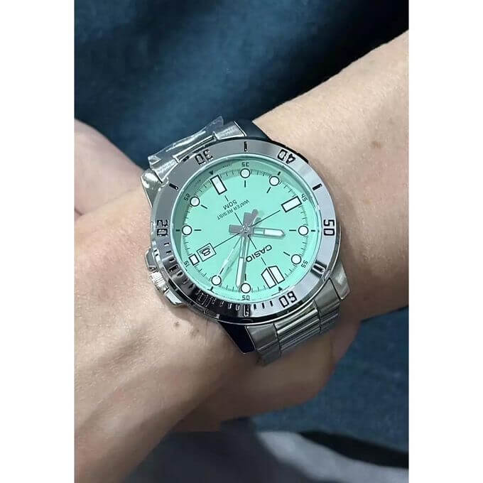 Casio – Montre fond vert-turquoise pour hommes – avec dateur – étanche 50 m – MTP-VD01D-3E1V