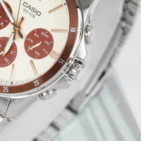 Casio – Montre fond vert-turquoise pour hommes – avec dateur – étanche 50 m – MTP-VD01D-3E1V