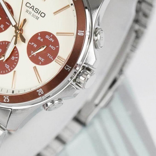 Casio – Montre fond vert-turquoise pour hommes – avec dateur – étanche 50 m – MTP-VD01D-3E1V Casio – Montre fond vert-turquoise pour hommes – avec dateur – étanche 50 m – MTP-VD01D-3E1V
