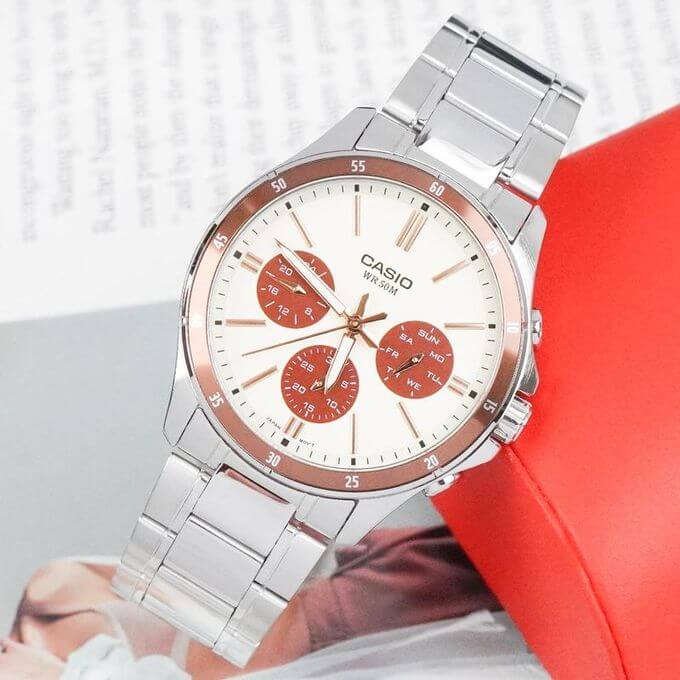 Casio – Montre fond vert-turquoise pour hommes – avec dateur – étanche 50 m – MTP-VD01D-3E1V