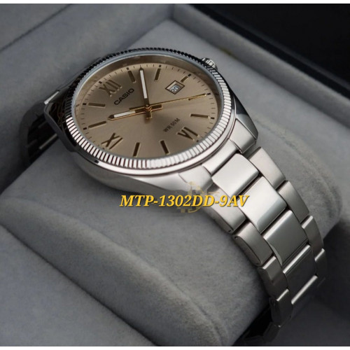 Casio – Montre classique fond doré pour hommes – Tout en acier inoxydable – Avec dateur – MTP-1302DD-9AV Casio – Montre classique fond doré pour hommes – Tout en acier inoxydable – Avec dateur – MTP-1302DD-9AV