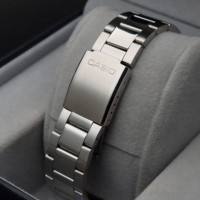 Casio – Montre classique fond doré pour hommes – Tout en acier inoxydable – Avec dateur – MTP-1302DD-9AV