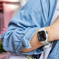 Casio – Montre digitale avec Bluetooth® pairing & affichage du nombre de pas effectués – Bracelet en résine blanc – WS-B1000-8BV