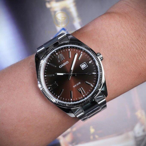 Casio – Montre classique pour hommes – Fond marron avec dateur – Étanche 50 m – MTP-1302DD-5AV Casio – Montre classique pour hommes – Fond marron avec dateur – Étanche 50 m – MTP-1302DD-5AV