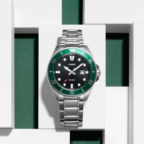 Casio – Montre pour hommes cadran noir & lunette rotative verte – Étanche 200 m – Dateur & tout en acier inoxydable – MDV-107D-3AV Casio – Montre pour hommes cadran noir & lunette rotative verte – Étanche 200 m – Dateur & tout en acier inoxydable – MDV-107D-3AV