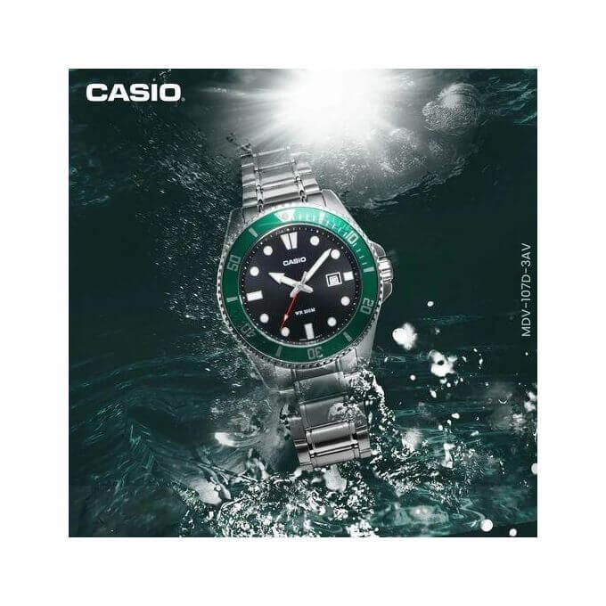 Casio – Montre pour hommes cadran noir & lunette rotative verte – Étanche 200 m – Dateur & tout en acier inoxydable – MDV-107D-3AV