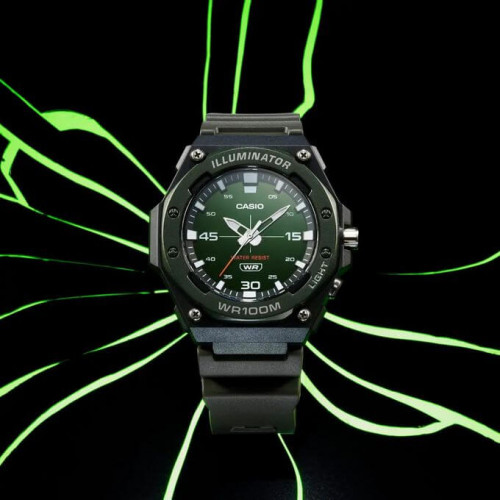 Casio – Cadran vert, Montre étanche 10 BAR avec bouton LED Light, Bracelet résine vert – MW-620H-3AV Casio – Cadran vert, Montre étanche 10 BAR avec bouton LED Light, Bracelet résine vert – MW-620H-3AV