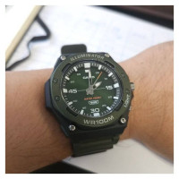 Casio – Cadran vert, Montre étanche 10 BAR avec bouton LED Light, Bracelet résine vert – MW-620H-3AV