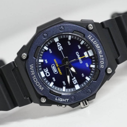 Casio – Montre sport pour hommes, Cadran bleu avec bouton de lumière – Bracelet en résine – MW-620H-2AV Casio – Montre sport pour hommes, Cadran bleu avec bouton de lumière – Bracelet en résine – MW-620H-2AV