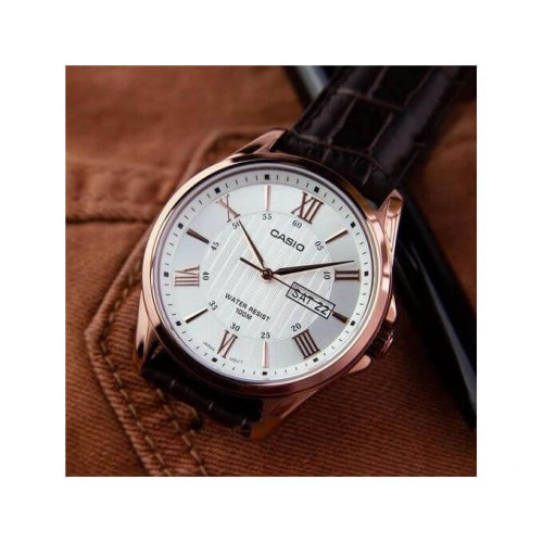 Casio – Bronze cadran blanc – Bracelet cuir marron – Avec dateur – MTP-1384L-7AVDF Casio – Bronze cadran blanc – Bracelet cuir marron – Avec dateur – MTP-1384L-7AVDF