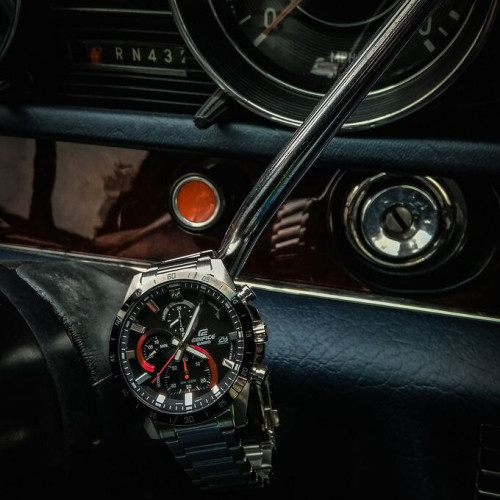 Casio – Conception dynamique et puissante, Chronographe et dateur, Étanche 10 BAR – EFR-544BK-1A9V Casio – Conception dynamique et puissante, Chronographe et dateur, Étanche 10 BAR – EFR-544BK-1A9V