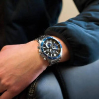 Casio – Fond noir/bleu – Grand cadran – Chronographe – Étanche à 10 bar – EFV-620D-1A2V