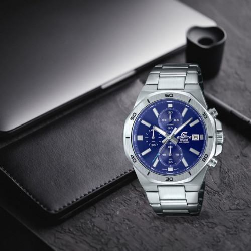 Casio – Montre pour hommes, avec un fond bleu, équipée d’un chronographe et d’un dateur – EFV-640D-2AV