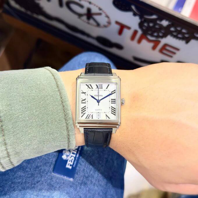 Festina – Montre pour homme – Cadran carré en chiffres romains – Bracelet cuir noir – F20681/1