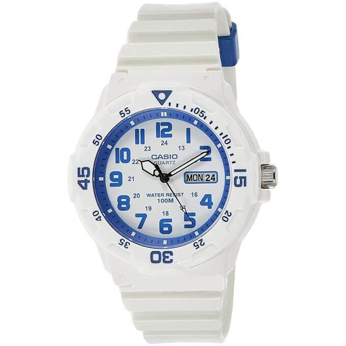 Casio – Montre en résine blanc, cadran blanc, chiffres bleus – Étanche 100 m – MRW-200HC-7B2VDF