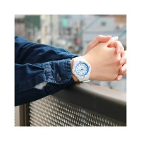 Casio – Montre en résine blanc, cadran blanc, chiffres bleus – Étanche 100 m – MRW-200HC-7B2VDF