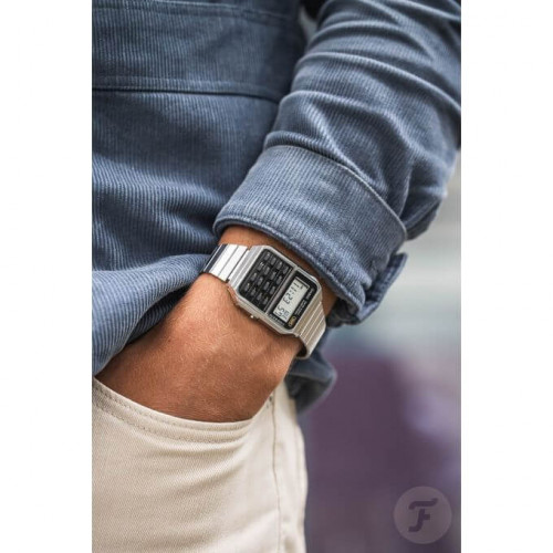 Casio – Montre calculatrice vintage collection – 8 digits – Bracelet en acier argenté – CA-500WE-1A Casio – Montre calculatrice vintage collection – 8 digits – Bracelet en acier argenté – CA-500WE-1A
