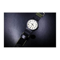 Casio – Montre pour homme en bracelet nylon vert – Étanche 50 m – Index chiffres – MW-240B-3BVDF