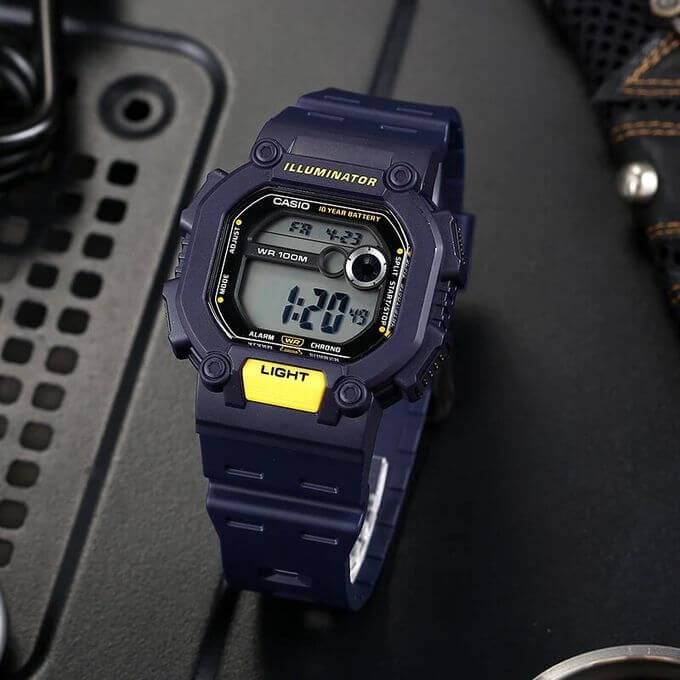 Casio – Montre sport au bracelet en résine bleu – Autonomie pile 10 ans – W-737H-2AV