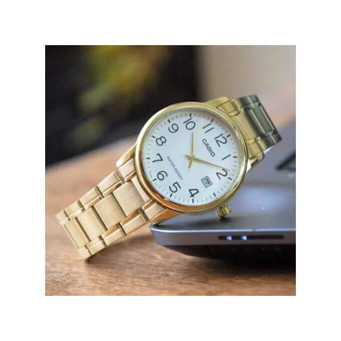 Casio – Montre classique avec index chiffres & dateur – Bracelet en acier doré inoxydable – MTP-V002G-7B2