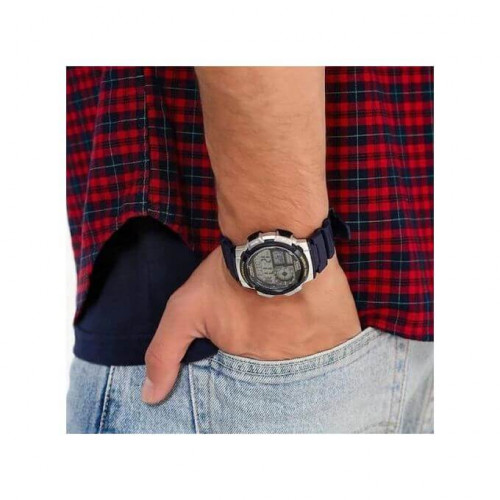 Casio – Digitale bleue – Étanchéité 100 mètres – Carte du monde pour l’heure mondiale – AE-1000W-2AV Casio – Digitale bleue – Étanchéité 100 mètres – Carte du monde pour l’heure mondiale – AE-1000W-2AV