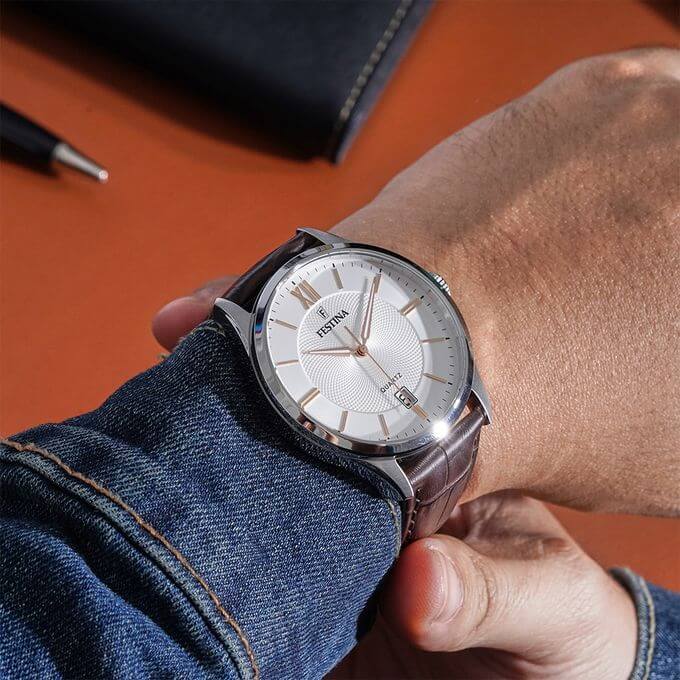 Festina – Montre de style classique pour homme, avec un dateur et un index en bronze – F20426/4