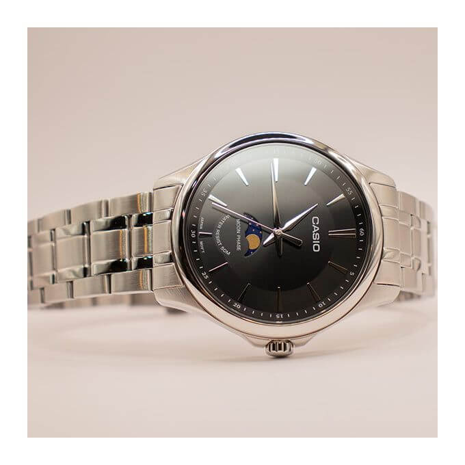 Casio – Montre cadran noir avec indicateur de phase de lune – Bracelet inoxydable – MTP-M100D-1AVDF