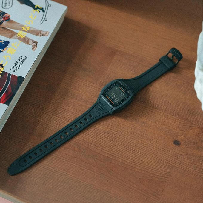 Casio – Design numérique sportif – Batterie de 10 ans – Cadran noir – W-201-1BVDF