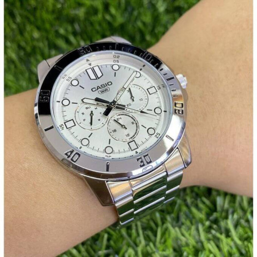 Casio – Argenté cadran argenté – Bracelet en acier inoxydable – MTP-VD300D-7EUDF Casio – Argenté cadran argenté – Bracelet en acier inoxydable – MTP-VD300D-7EUDF